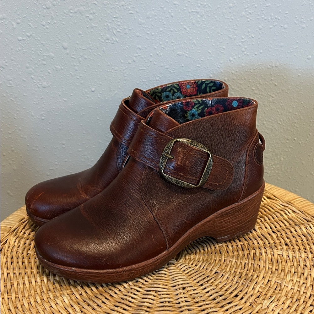 Alegria Symone Chestnut Brown‎ Leather Ankle Boots
